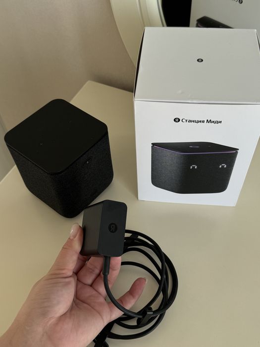 Умная колонка Яндекс Станция Миди черный