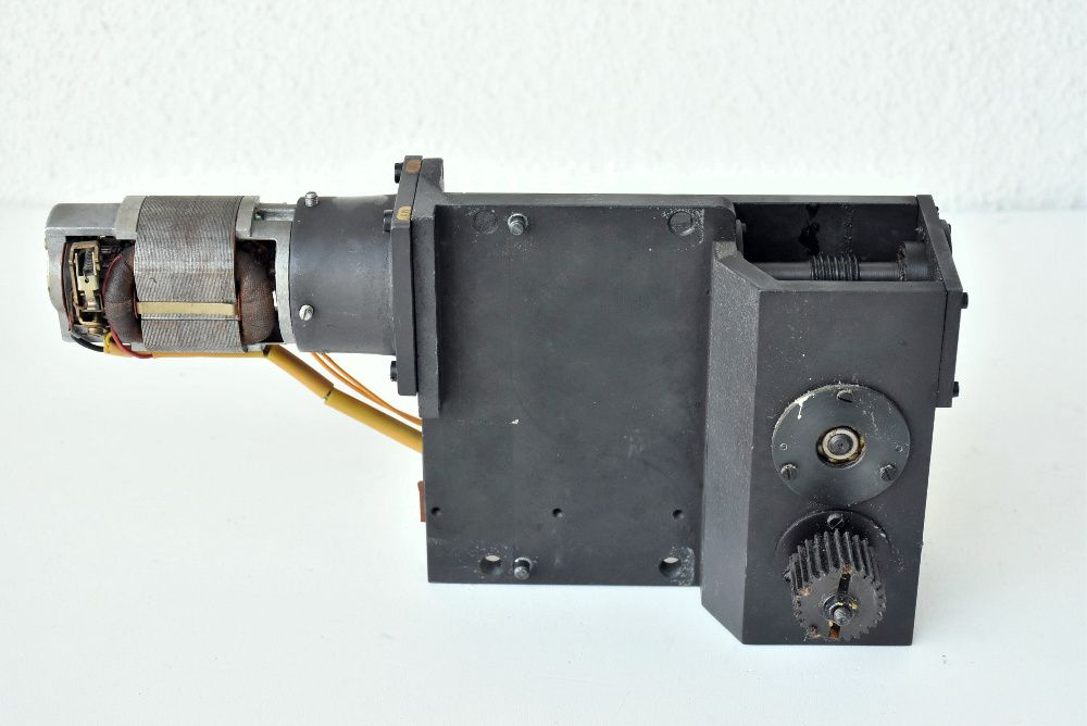 Ел. двигатели с редуктори , стъпкови, ремъчни шайби