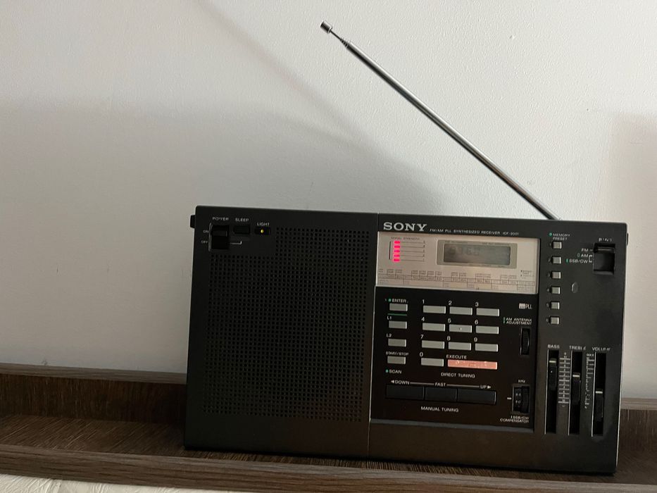 Radiou Sony icf 2001, functional si intretinut
