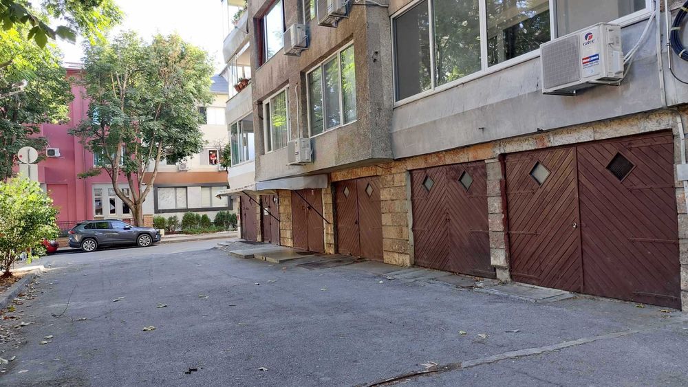 Дава се под наем Гараж / Паркомясто в Варна, Център - 18 кв.м за 122.4 € - Снимка #2