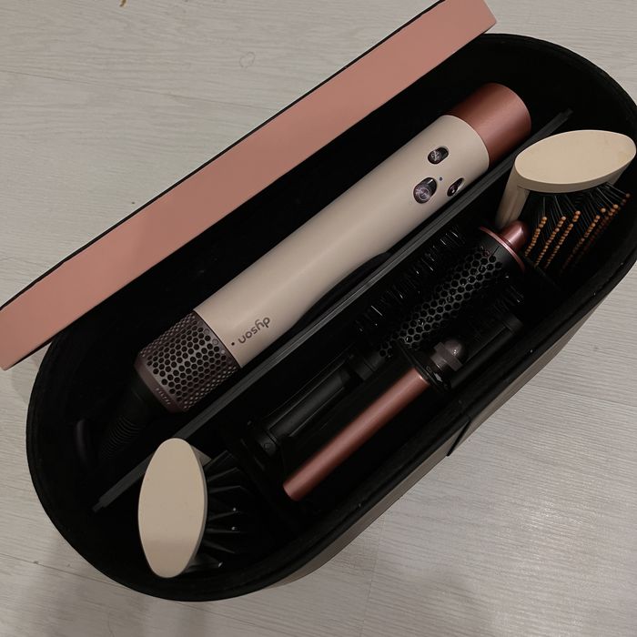 Дайсон почти новый