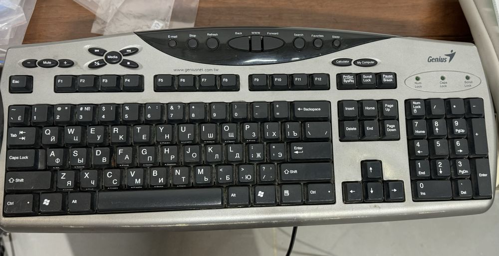 Клавиатура 2 штуки по 5 тыс тг