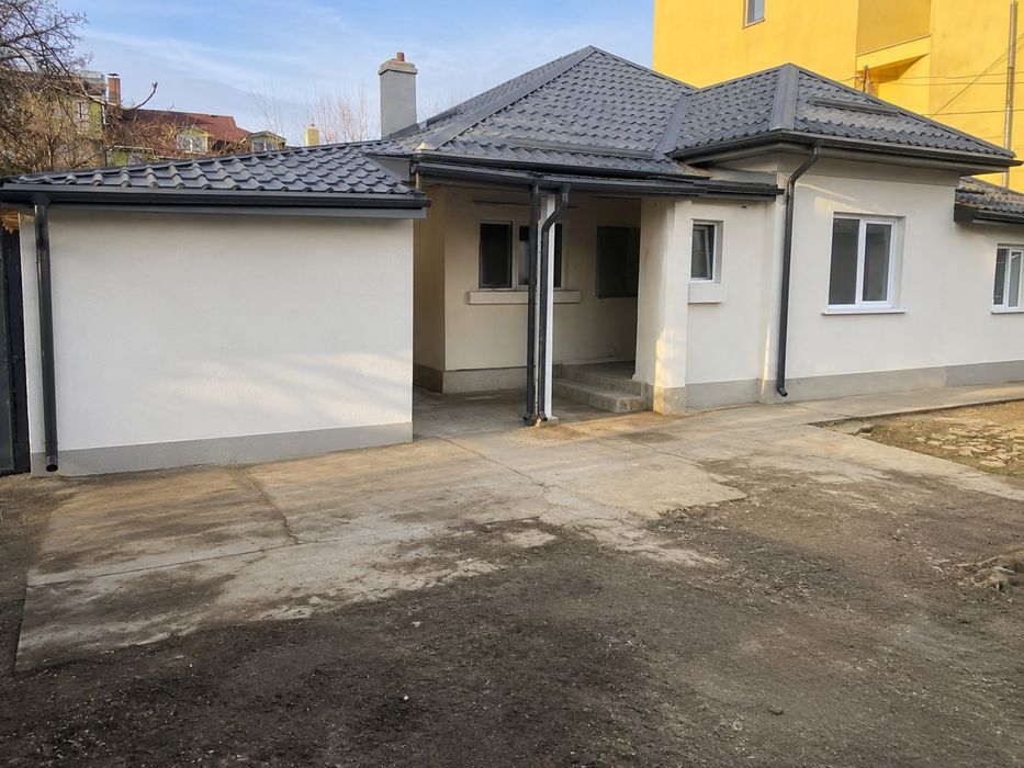 Montaj Acoperisuri – Reparatii acoperisuri – Mansardare – Dulgherie: 

Va punem la dispozitie servicii de montaj acoperisuri, reparatii