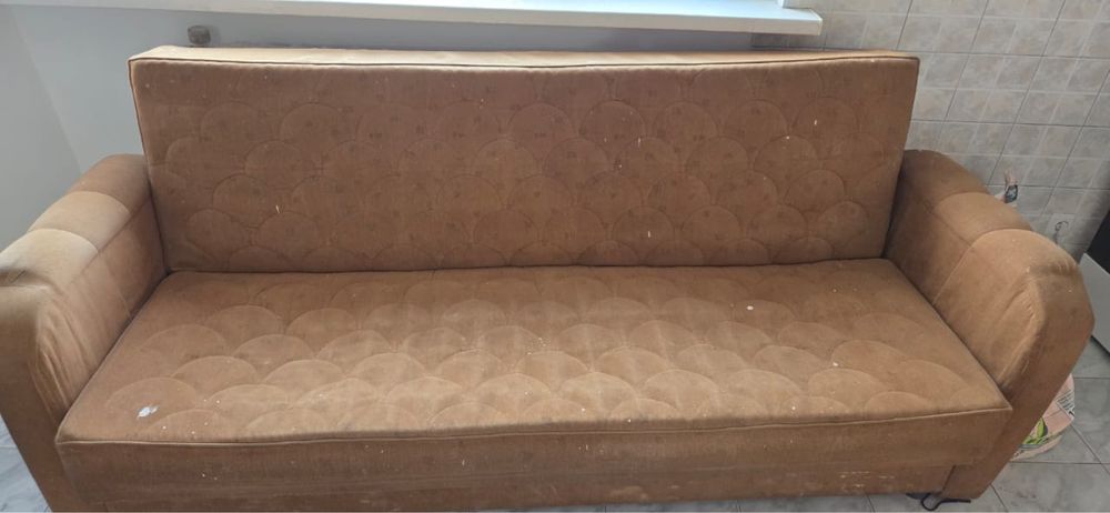 Диван . Отдам даром