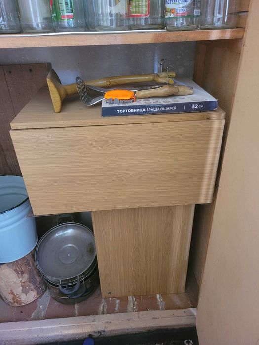 Продам двери и шкаф на дрова самовывоз, само спуск с 3его этажа