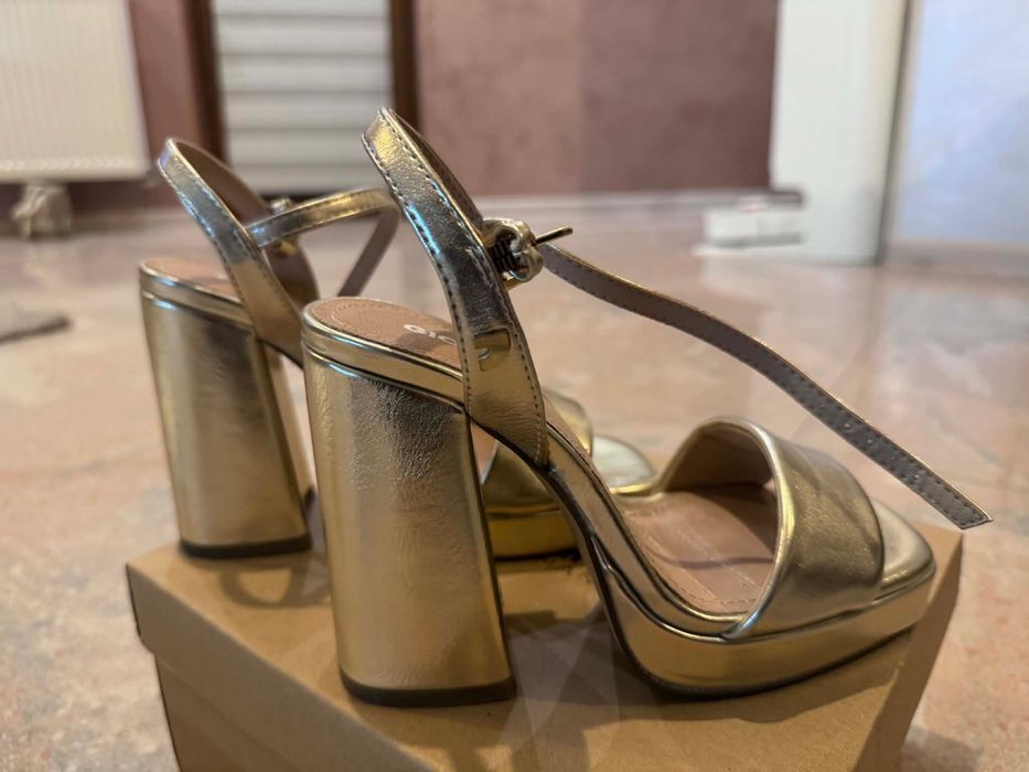 Нови Златисти сандали на ток естествена кожа