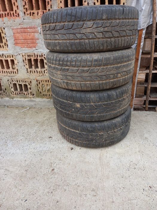 Vând roti pe 16 pentru masina marca semperit