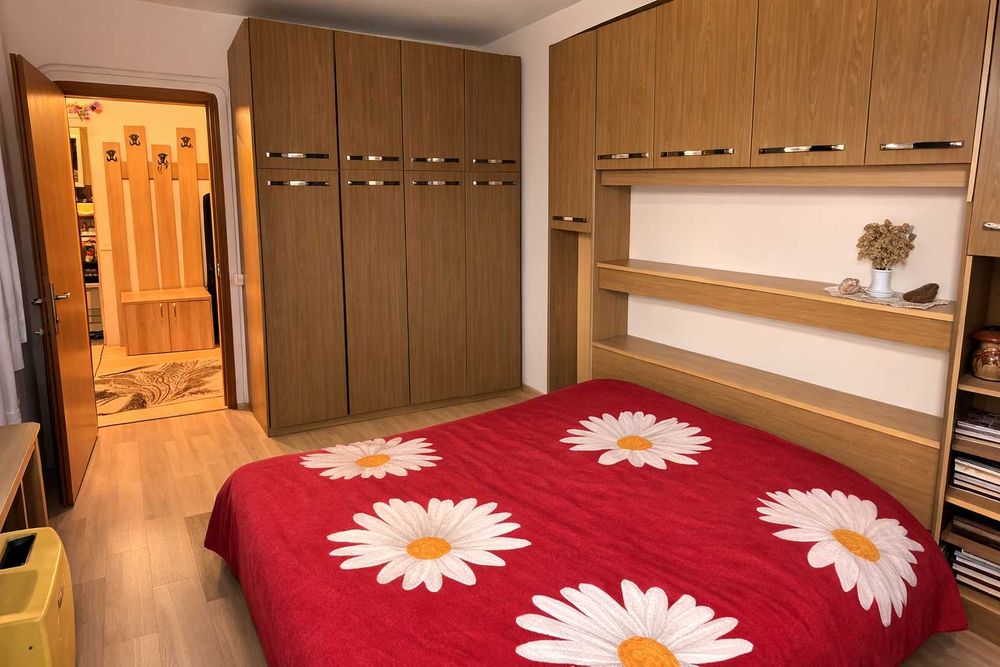 Тристаен апартамент в саниран блок в кв. Струмско, гр. Благоевград