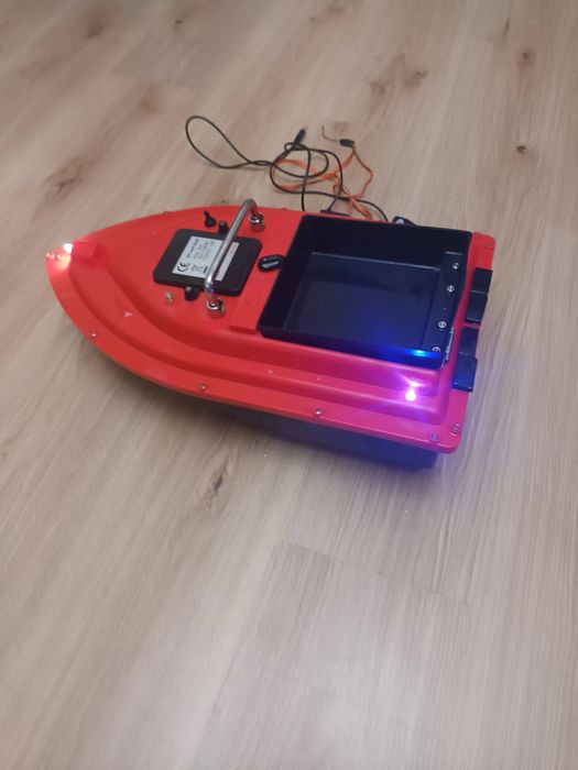 Лодка за захранка D16 cruise control