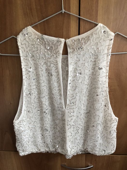 Top Bershka alb cu ștrasuri