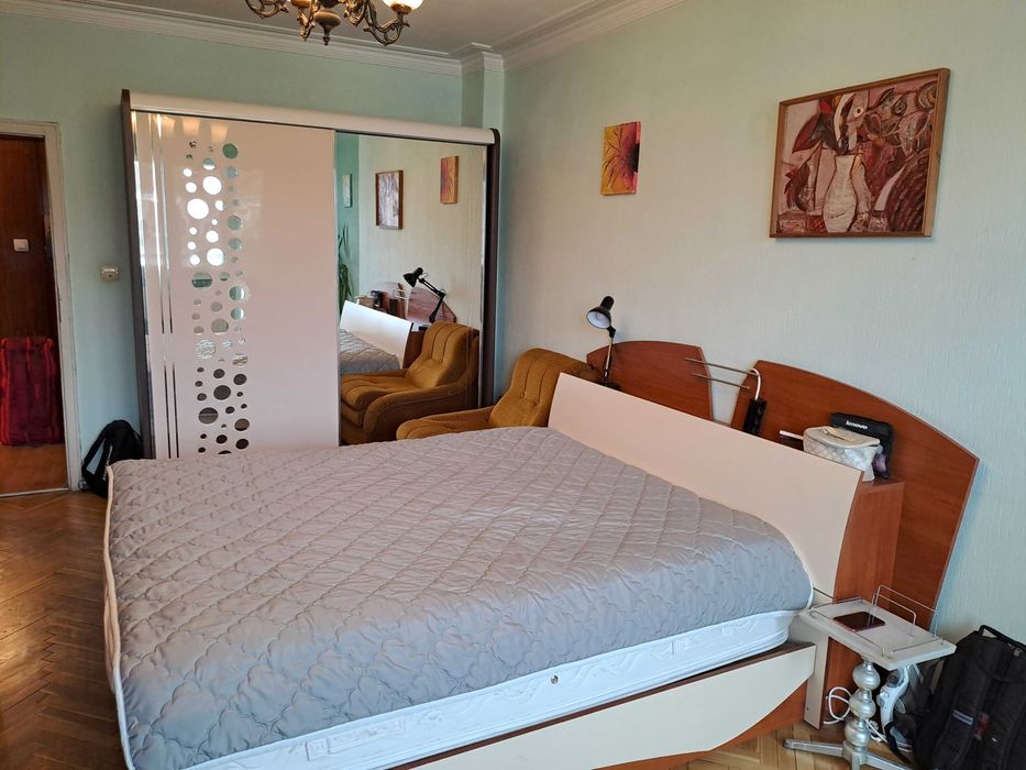 Продава се Четиристаен апартамент в Плевен, Идеален център - 106 кв.м за 1651 €/кв.м - Снимка #12