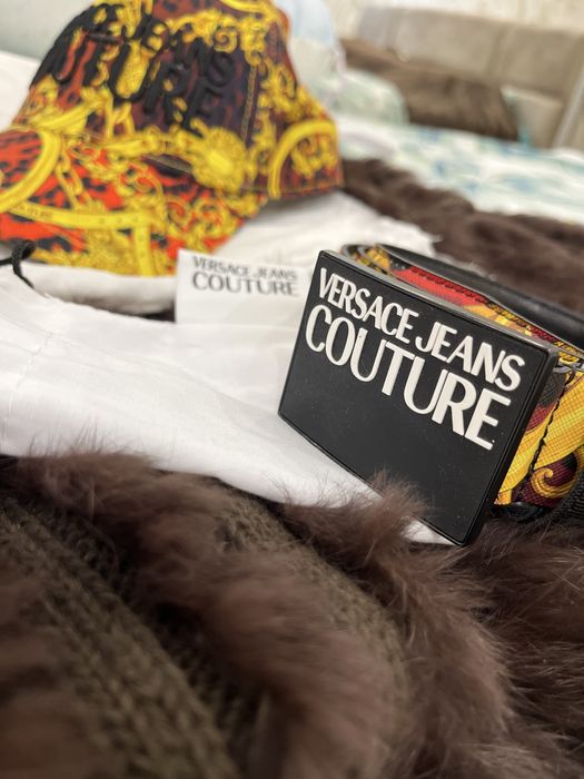Оригинални шапка и колан Versace Jeans Couture