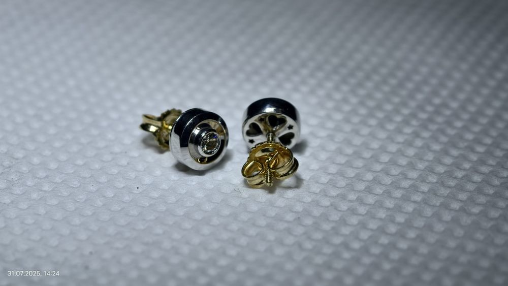 Гвоздики ,пусеты ,бриллианты ,750