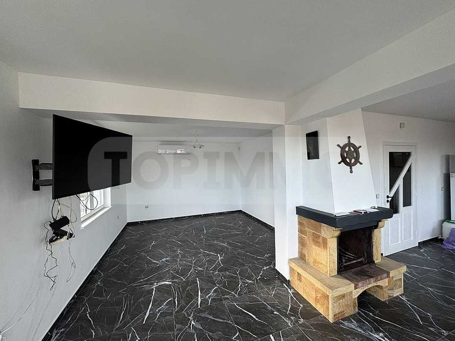 Просторна къща с басейн в село Рогачево