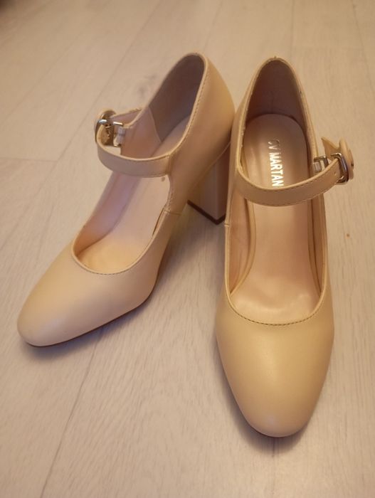 Туфли бежевые 35р