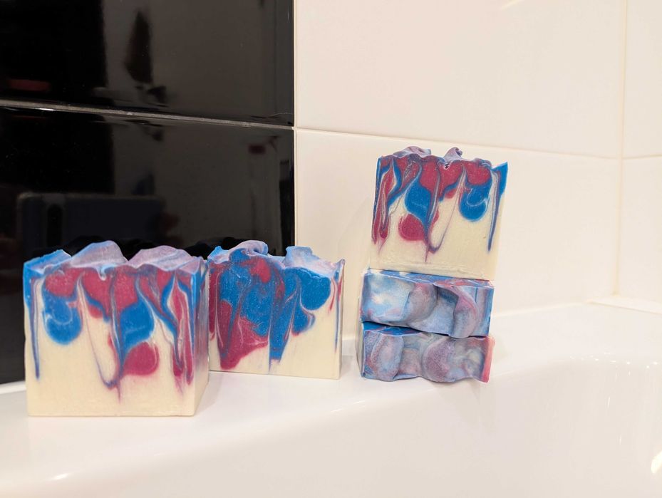 Книга за натурални сапуни – идеален подарък за 14 февруари и 8 март