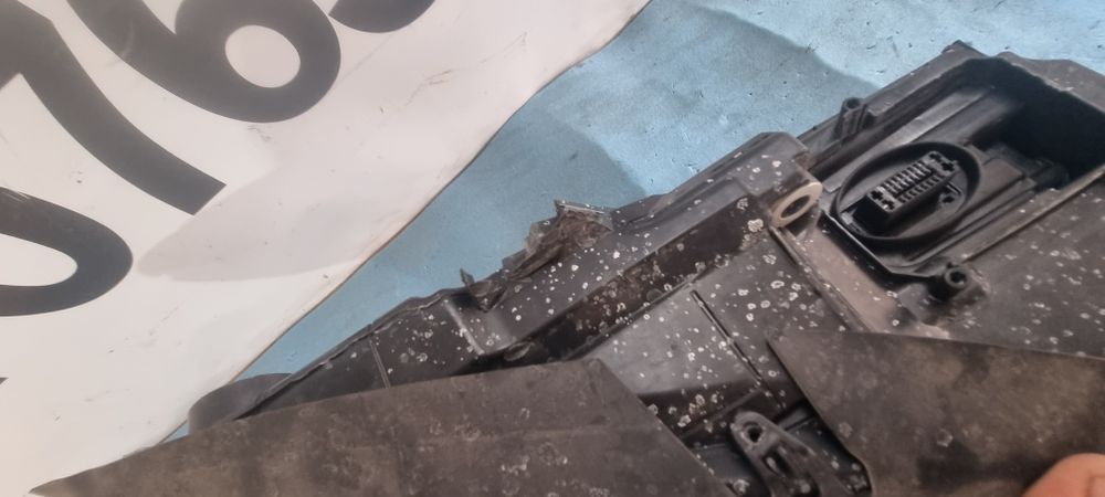 far stanga porsche macan