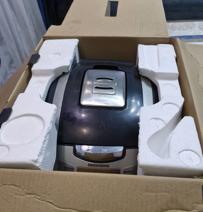 Мультиварка REDMOND RMC-M70 черный