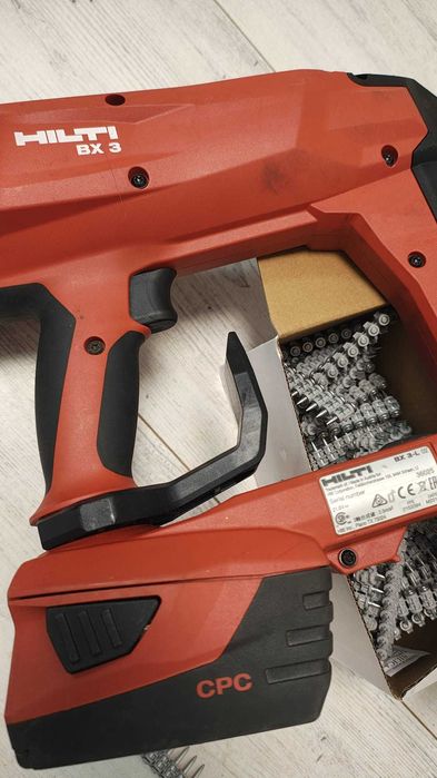 Vând cuie pistol Hilti BX3