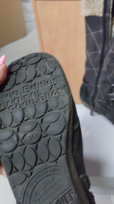 Продавам дамски ботуши s. Oliver