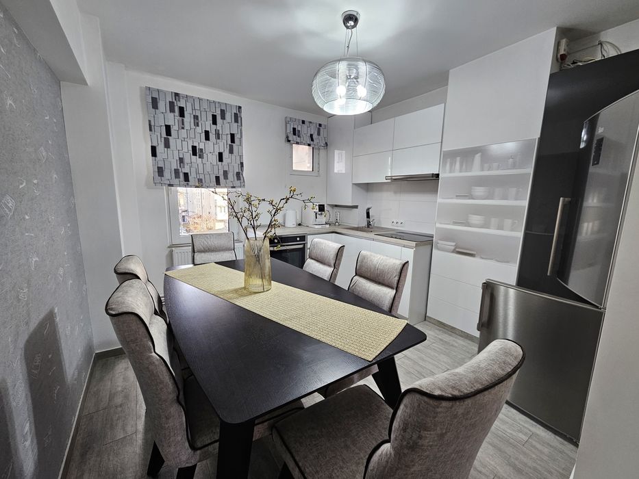 Apartament de inchiriat 3 camere, cartier Unirii