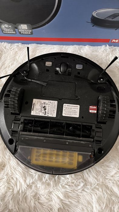 Робот прахосмукачка Miele Scout RX1