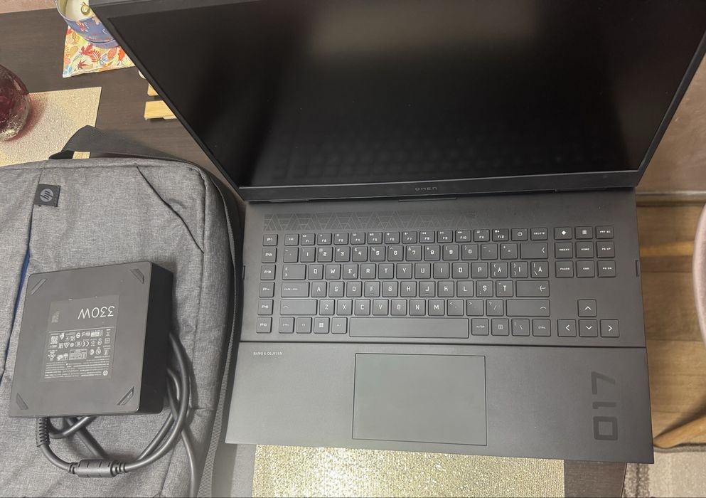 HP OMEN RTX 4090 de 16GB Display 17.3 cu 3K I9-13900HX 32CPU RAM 64GB