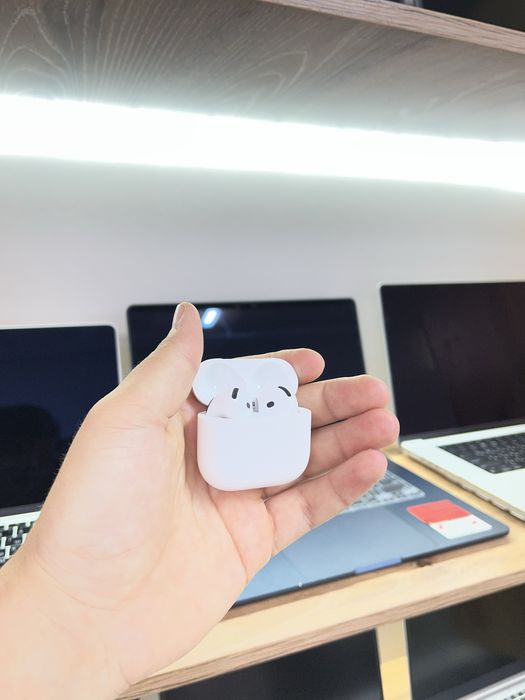 Apple Air Pods 4