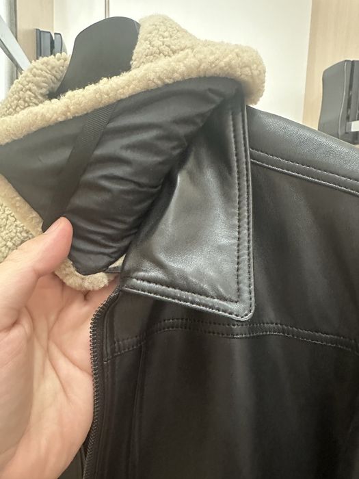 продам кожанную куртку Moncler