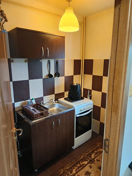 Închiriez garsonieră zona Ramada-Expo Parc.