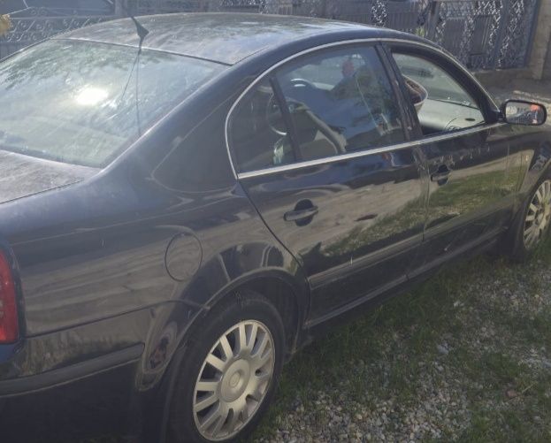 Usa / usi stanga dreapta fata spate / Bandou usa  Skoda Superb 1