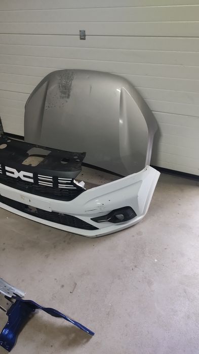 Bara fata , capota , far dreapta, trager , ochelari faruri Logan 3