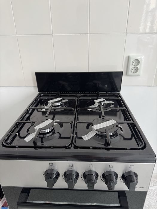 Газовая кухонная плита Artel, 4 конфорки + духовка, новая