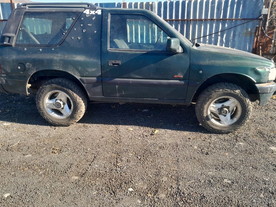 Продавам опел фронтера на части