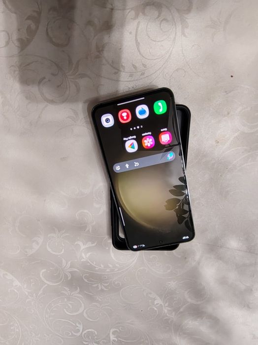 Самсунг S23  срочна продам