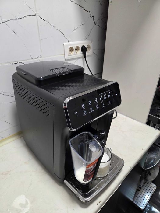 Espressor Automat Philips Series 3200 LatteGo EP3246/70 Aparat Cafea Boabe cu Cana Lapte
