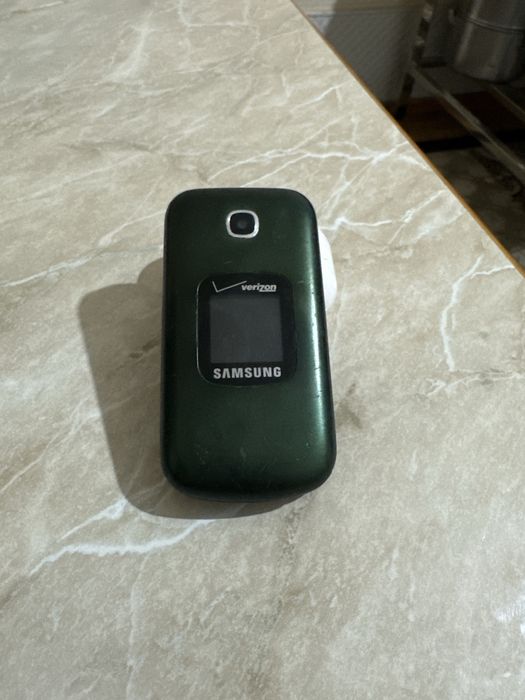 Продаётся телефон Самсунг состояние хорошо