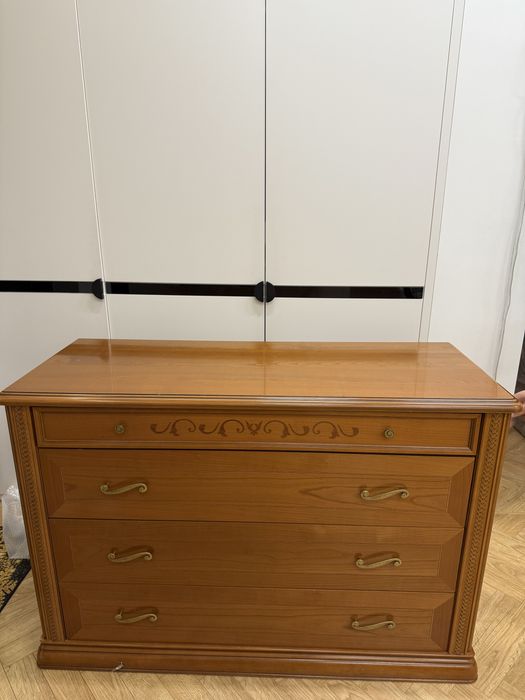 Продам спальный гарнитур