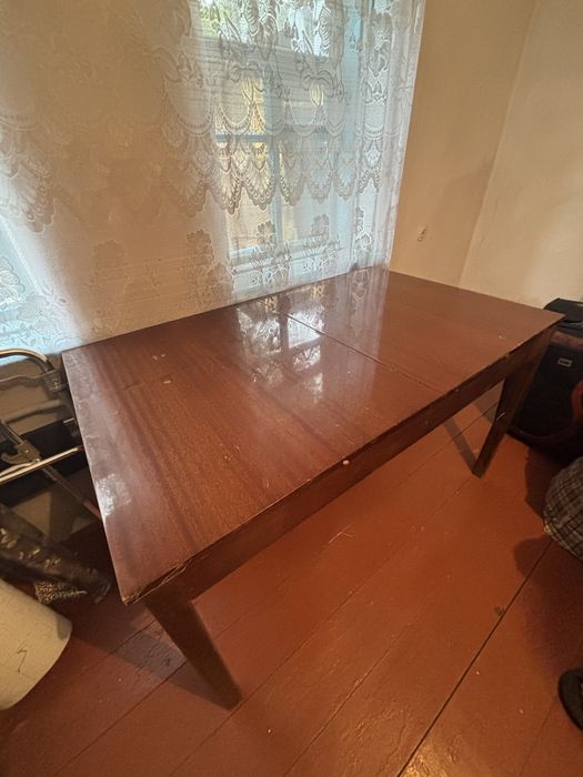 Стол в гостиную
