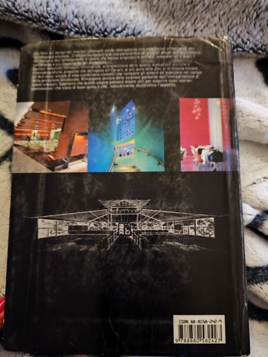 Книга за интериорен дизайн на ресторанти и барове