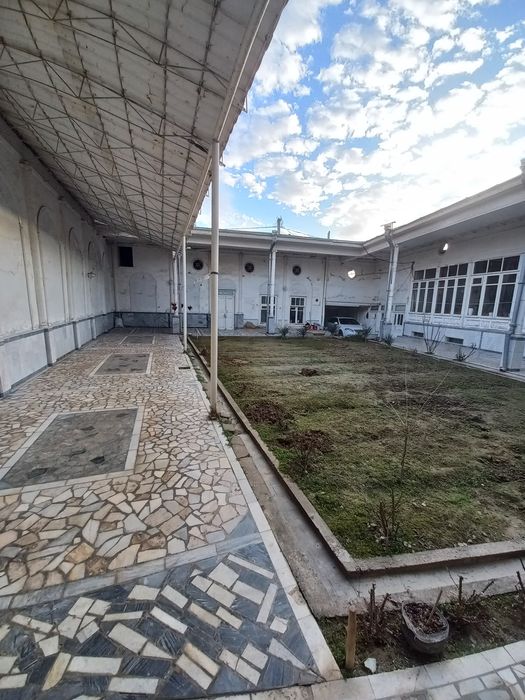 Qazi mahalla 5.8-sotok 2ta fasadi bor 17-metrli va 18-metr