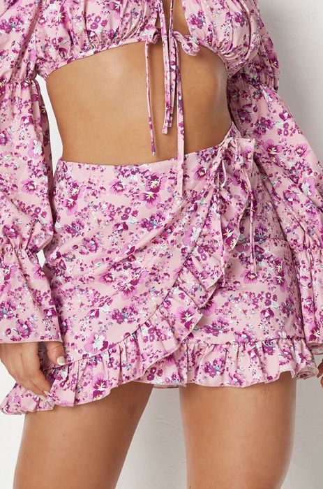 Нова къса флорална пола