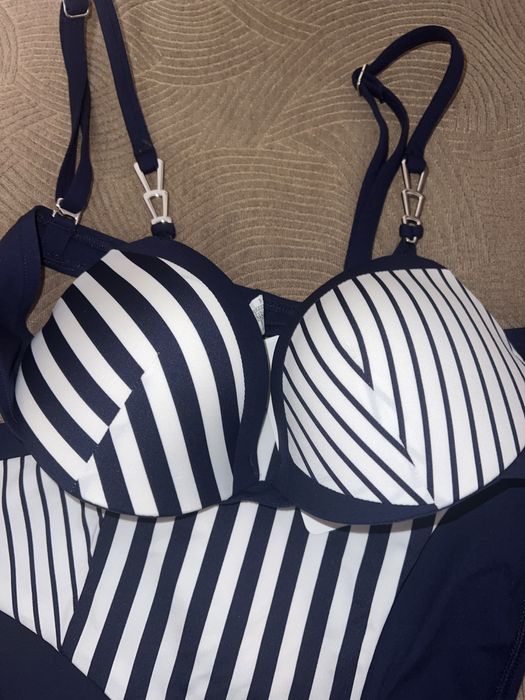 Дамски бански френски, марков