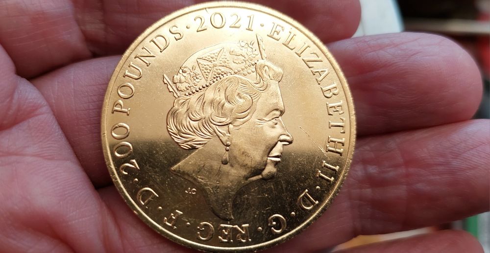 Монета Елизавета за 15 евро.