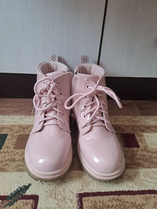 Продам демисезонные ботинки для девочки