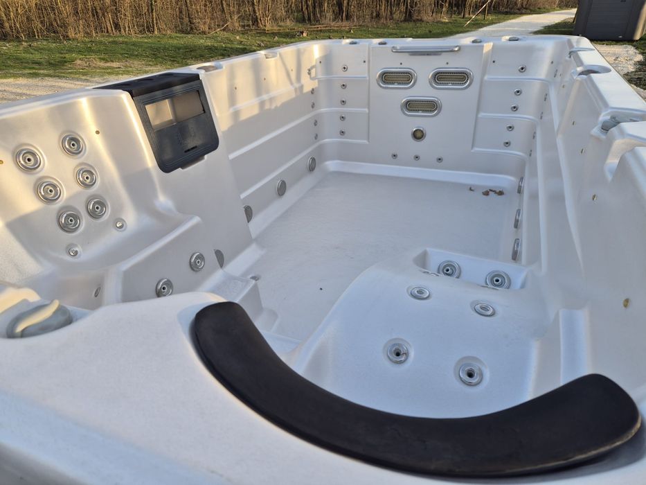 Piscine jacuzzi exterior swin spas