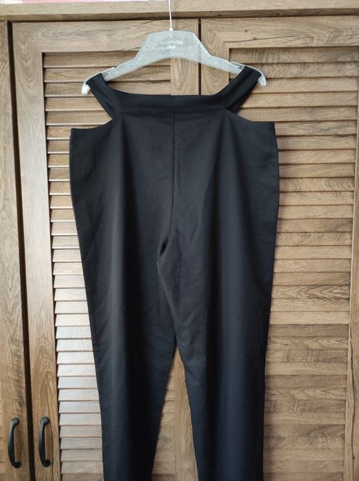 Ефектен панталон H&M с изрязани детайли