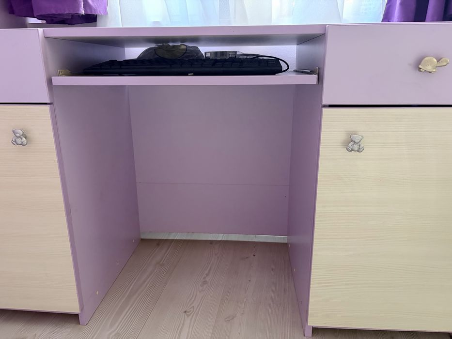 Бюро за детска стая.