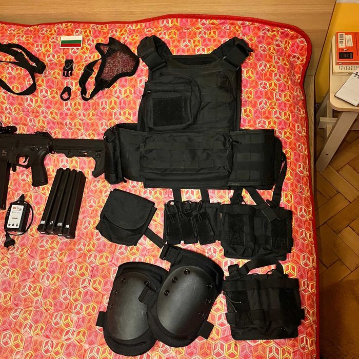 Еърсофт реплика Specna Arms Flex 01 и Жилетка Swiss Arms + екстри