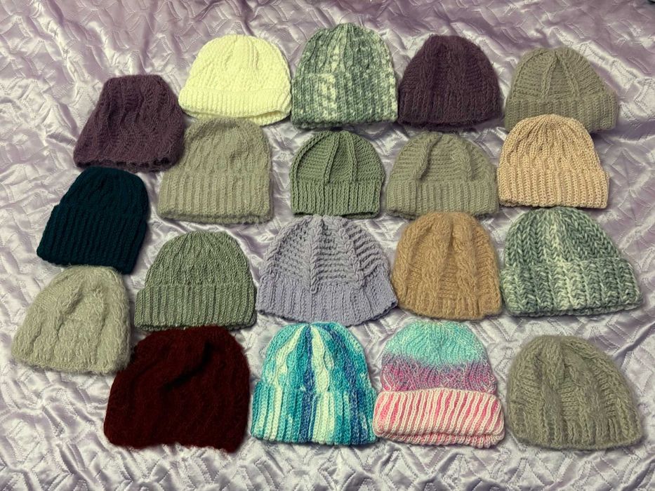 Ръчно изплетени дамски шапки